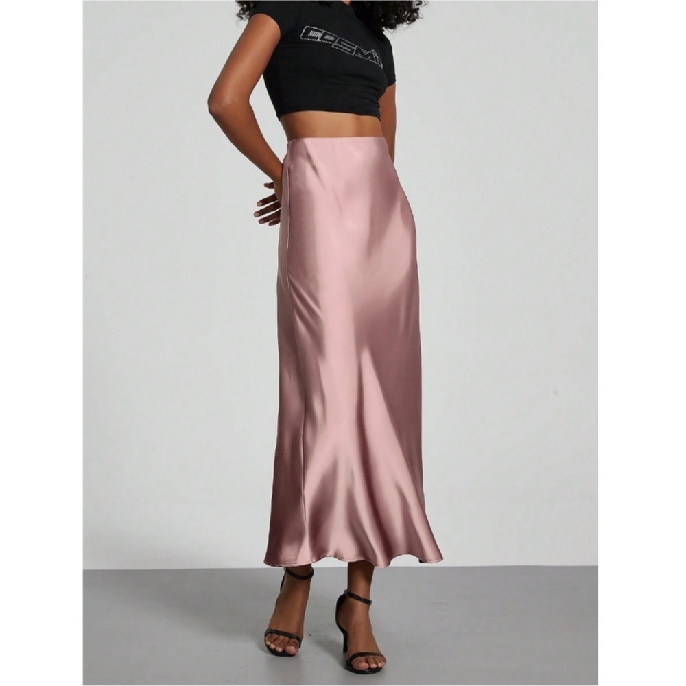 Elegant Pink Satin Chic Midi Skirt - Picture 3 of 7